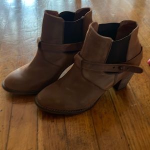 Steve Madden booties size 8